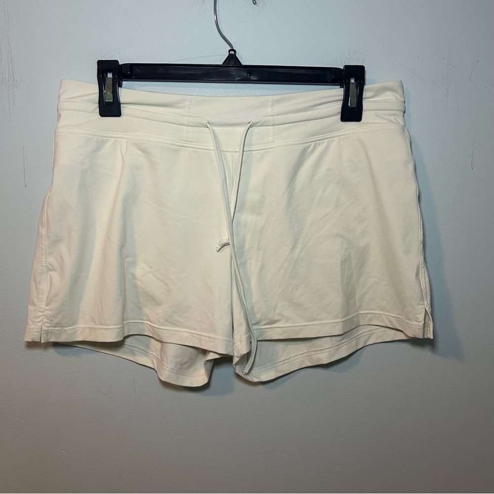 Athleta White Pull-On Athletic Shorts Size Medium